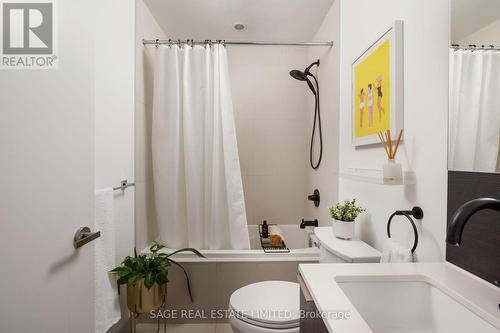 105 - 55 Regent Park Boulevard, Toronto, ON - Indoor Photo Showing Bathroom
