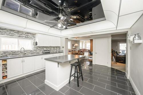 181 Millen Road, Stoney Creek, ON - Indoor Photo Showing Kitchen With Upgraded Kitchen