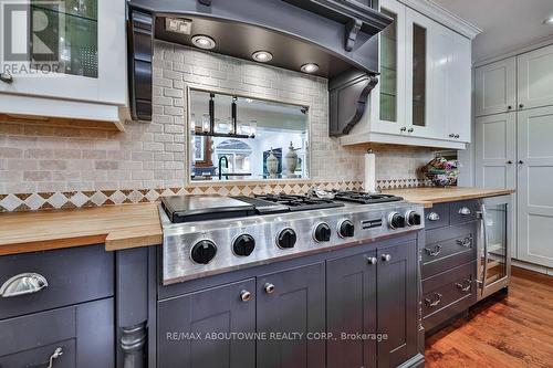 499 Lakeshore Road E, Oakville, ON - Indoor Photo Showing Kitchen