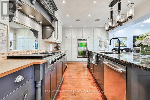 499 Lakeshore Road E, Oakville, ON - Indoor Photo Showing Kitchen With Upgraded Kitchen