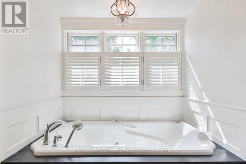 499 Lakeshore Road E, Oakville, ON - Indoor Photo Showing Bathroom