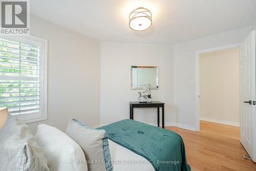 435 Grovehill Road, Oakville, ON - Indoor Photo Showing Bedroom