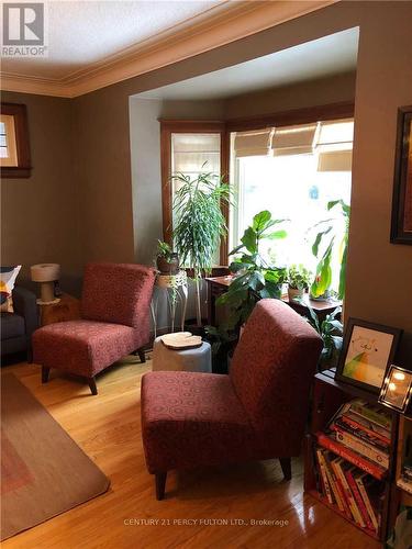 75 Third Street, Toronto, ON - Indoor Photo Showing Living Room
