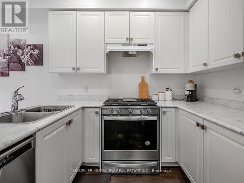 38 Veterans Street, Bradford West Gwillimbury (Bradford), ON - Indoor Photo Showing Kitchen With Double Sink