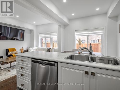 38 Veterans Street, Bradford West Gwillimbury (Bradford), ON - Indoor Photo Showing Kitchen With Double Sink