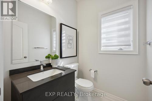 44 Holland Vista Street, East Gwillimbury, ON - Indoor Photo Showing Bathroom
