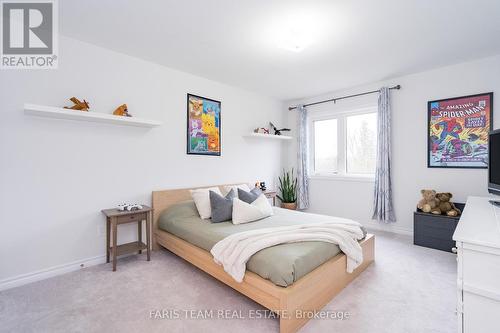 184 Brownley Lane, Essa, ON - Indoor Photo Showing Bedroom