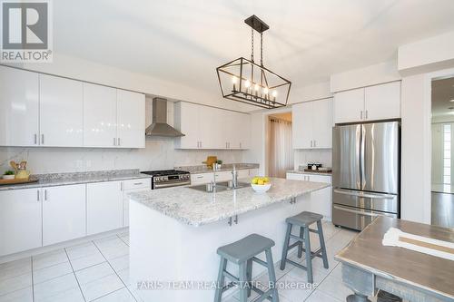 184 Brownley Lane, Essa, ON - Indoor Photo Showing Kitchen With Upgraded Kitchen