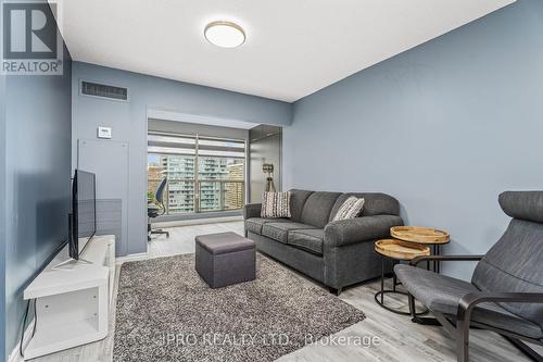 1601 - 298 Jarvis Street, Toronto, ON - Indoor Photo Showing Living Room