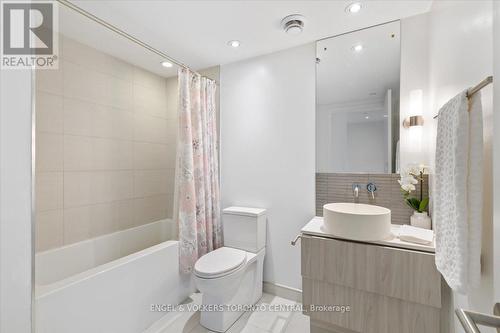 805 - 161 Roehampton Avenue, Toronto, ON - Indoor Photo Showing Bathroom