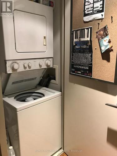M14 - 350 Wellington Street, Toronto, ON - Indoor Photo Showing Laundry Room