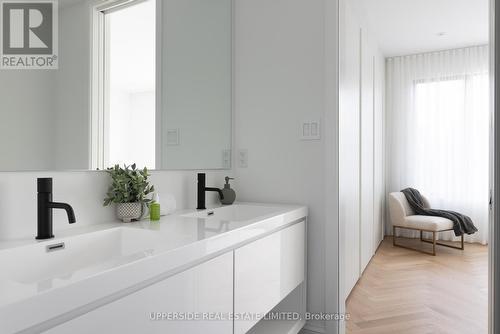 22 Shannon Street, Toronto, ON - Indoor Photo Showing Bathroom