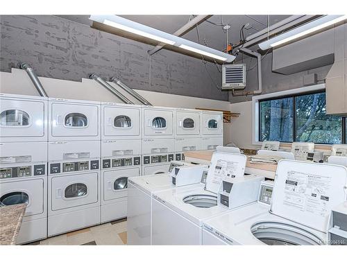 607-647 Michigan St, Victoria, BC - Indoor Photo Showing Laundry Room