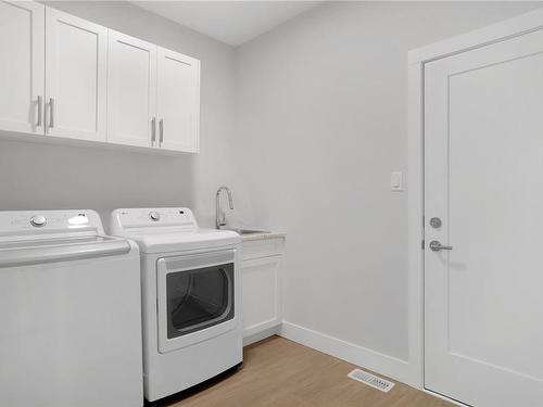 179 Francis Pl, Ladysmith, BC - Indoor Photo Showing Laundry Room