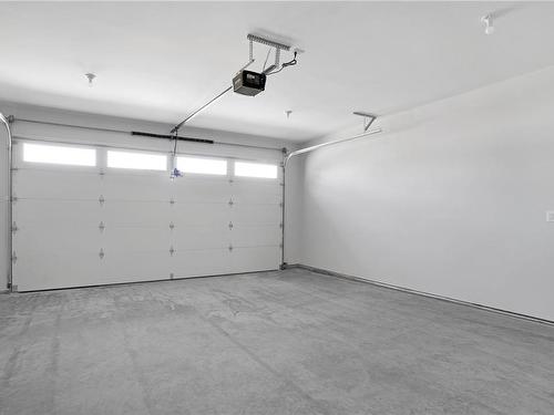 179 Francis Pl, Ladysmith, BC - Indoor Photo Showing Garage