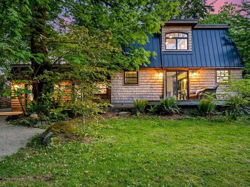 715 Salsbury Rd, Courtenay, BC - Outdoor