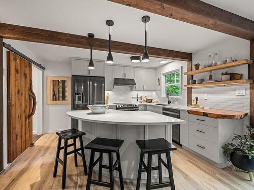 715 Salsbury Rd, Courtenay, BC - Indoor Photo Showing Kitchen With Upgraded Kitchen