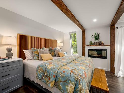 715 Salsbury Rd, Courtenay, BC - Indoor Photo Showing Bedroom