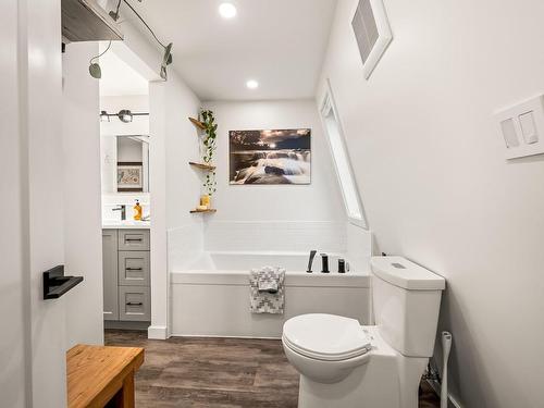 715 Salsbury Rd, Courtenay, BC - Indoor Photo Showing Bathroom