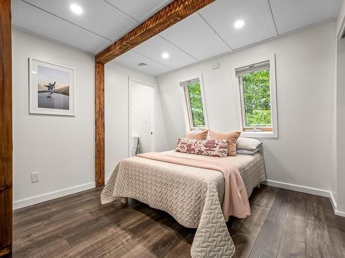 715 Salsbury Rd, Courtenay, BC - Indoor Photo Showing Bedroom