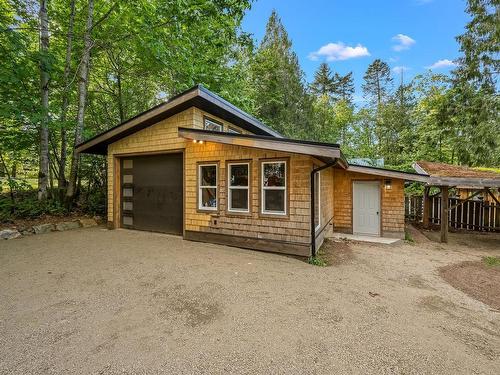 715 Salsbury Rd, Courtenay, BC - Outdoor