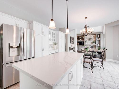 2547 Armour Cres, Burlington, ON - Indoor Photo Showing Kitchen With Upgraded Kitchen