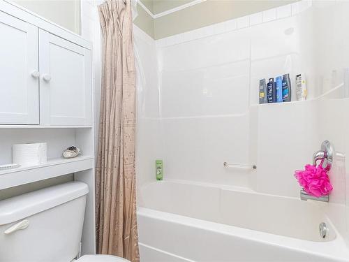 204-623 Treanor Ave, Langford, BC - Indoor Photo Showing Bathroom