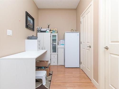 204-623 Treanor Ave, Langford, BC - Indoor Photo Showing Laundry Room
