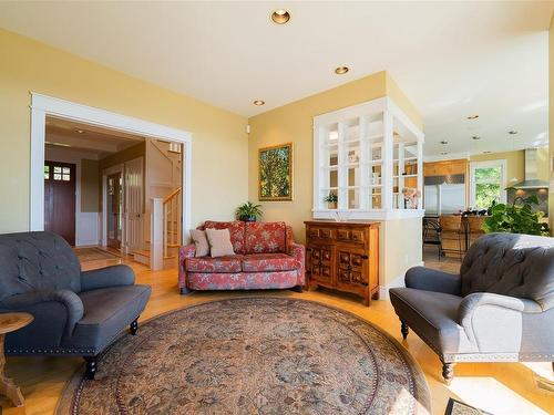3399 Stephenson Point Rd, Nanaimo, BC - Indoor Photo Showing Living Room