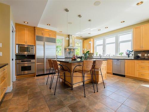 3399 Stephenson Point Rd, Nanaimo, BC - Indoor Photo Showing Kitchen With Upgraded Kitchen