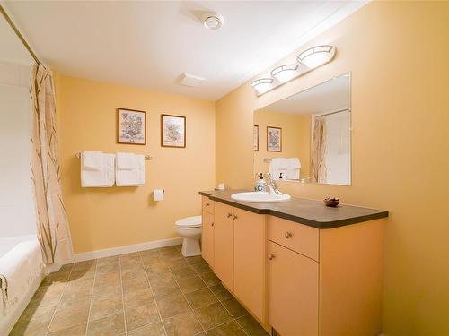3399 Stephenson Point Rd, Nanaimo, BC - Indoor Photo Showing Bathroom