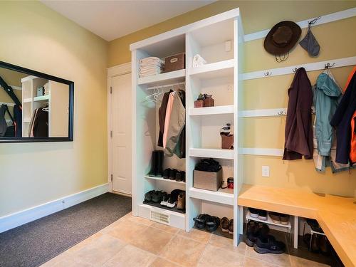 3399 Stephenson Point Rd, Nanaimo, BC - Indoor With Storage