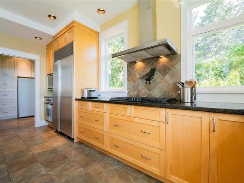 3399 Stephenson Point Rd, Nanaimo, BC - Indoor Photo Showing Kitchen
