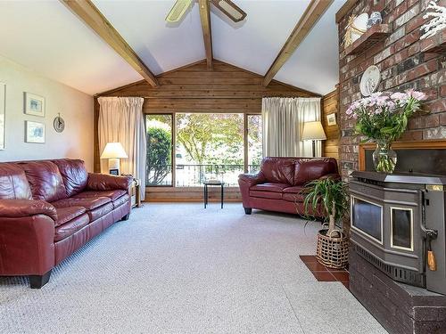 1600 Seacrest Rd, Nanoose Bay, BC - Indoor Photo Showing Living Room