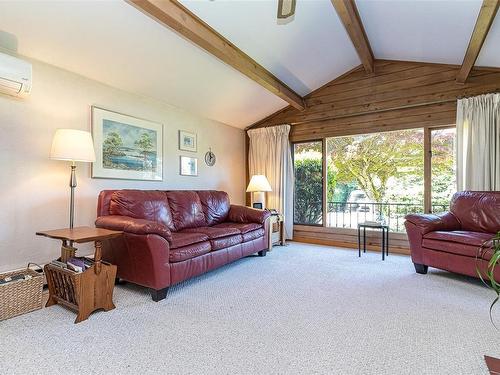 1600 Seacrest Rd, Nanoose Bay, BC - Indoor Photo Showing Living Room