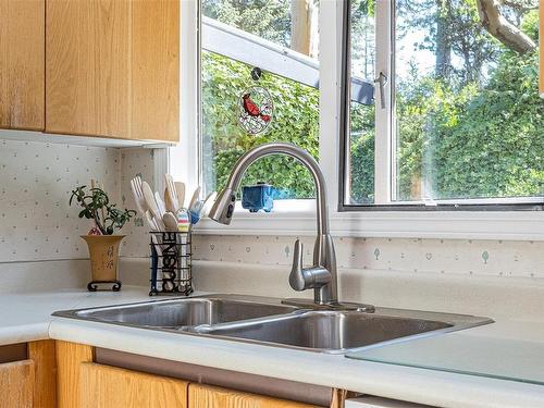 1600 Seacrest Rd, Nanoose Bay, BC - Indoor Photo Showing Kitchen With Double Sink