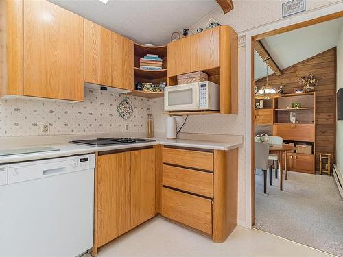 1600 Seacrest Rd, Nanoose Bay, BC - Indoor Photo Showing Kitchen
