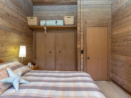 1600 Seacrest Rd, Nanoose Bay, BC - Indoor Photo Showing Bedroom