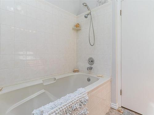 1600 Seacrest Rd, Nanoose Bay, BC - Indoor Photo Showing Bathroom