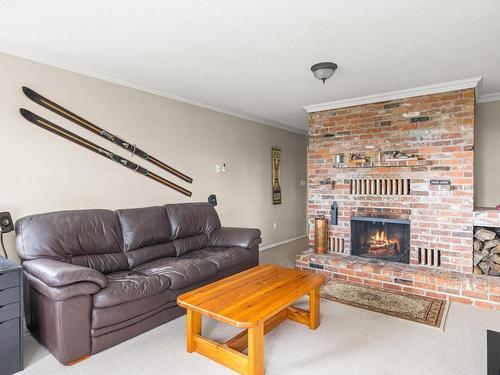 1498 Cranbrook Pl, Saanich, BC - Indoor Photo Showing Living Room With Fireplace