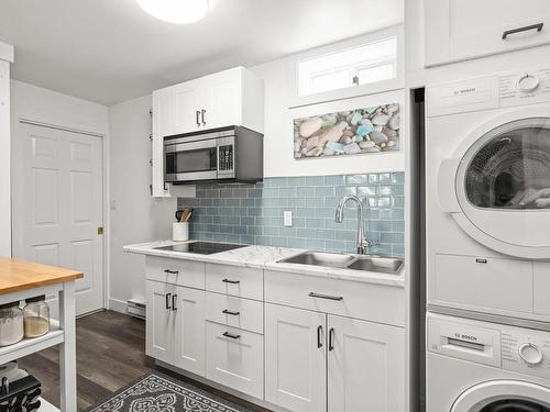 1498 Cranbrook Pl, Saanich, BC - Indoor Photo Showing Laundry Room