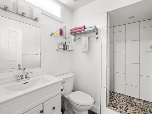 1498 Cranbrook Pl, Saanich, BC - Indoor Photo Showing Bathroom