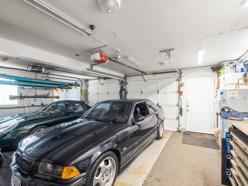 1498 Cranbrook Pl, Saanich, BC - Indoor Photo Showing Garage
