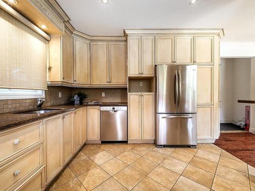 Kitchen - 428 Av. Woodlea, Mont-Royal, QC - Indoor Photo Showing Kitchen With Double Sink