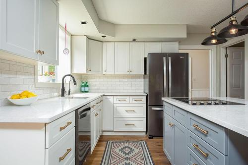 10 Cathcart Street, Huron-Kinloss, ON - Indoor Photo Showing Kitchen With Stainless Steel Kitchen With Upgraded Kitchen