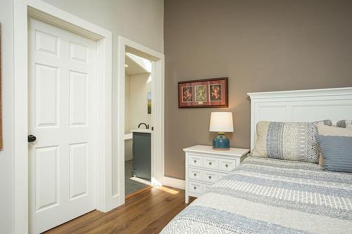 10 Cathcart Street, Huron-Kinloss, ON - Indoor Photo Showing Bedroom