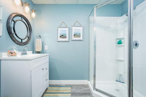 10 Cathcart Street, Huron-Kinloss, ON - Indoor Photo Showing Bathroom