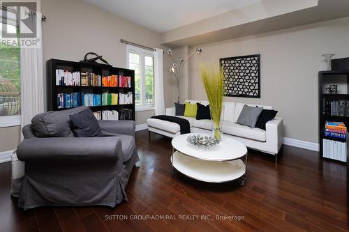 94 North Park Road, Vaughan, ON - Indoor Photo Showing Living Room