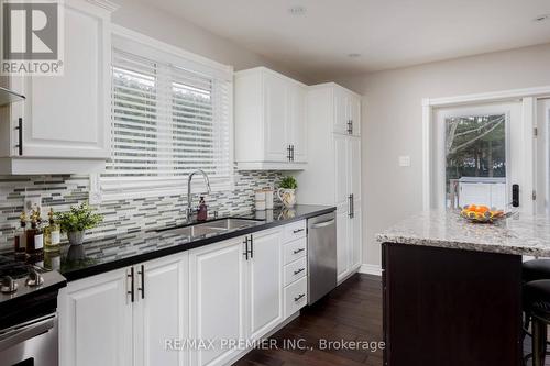 1870 St. Johns Road, Innisfil, ON - Indoor Photo Showing Kitchen With Upgraded Kitchen