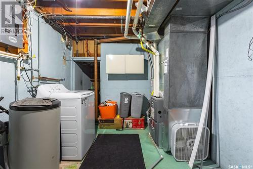 306 Montreal Avenue, Saskatoon, SK - Indoor Photo Showing Laundry Room